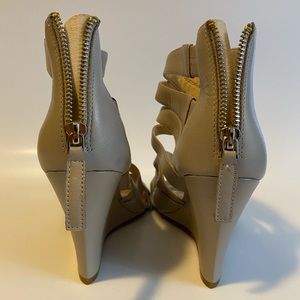 New Nine West wedge with zip up back heel, size 7